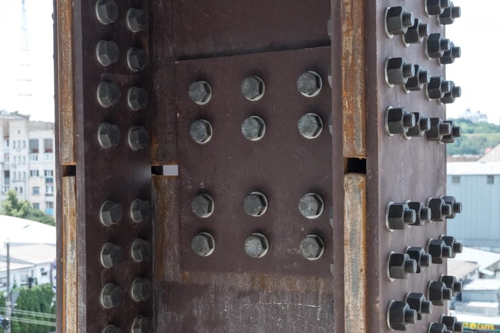Manufacturing and installation of metal structures for a shopping and entertainment complex